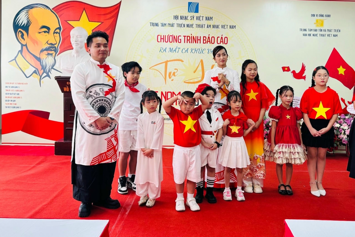MV in praise of Vietnam and Ho Chi Minh released to celebrate National Day